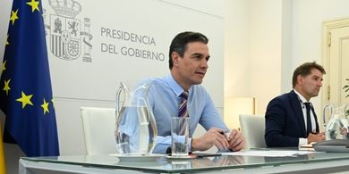 Pedro Sánchez habla con presidente de Microsoft sobre España como destino de inversión digital 