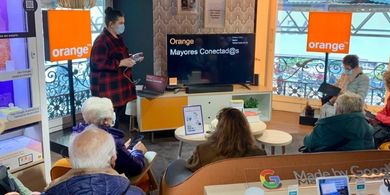 Ms de 1.000 personas mayores se han formado en tecnologa con talleres gratuitos de Orange