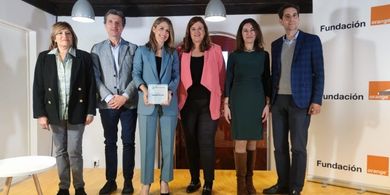 Vanessa Escriv es reconocida con el Premio Mujer y Tecnologa de Fundacin Orange